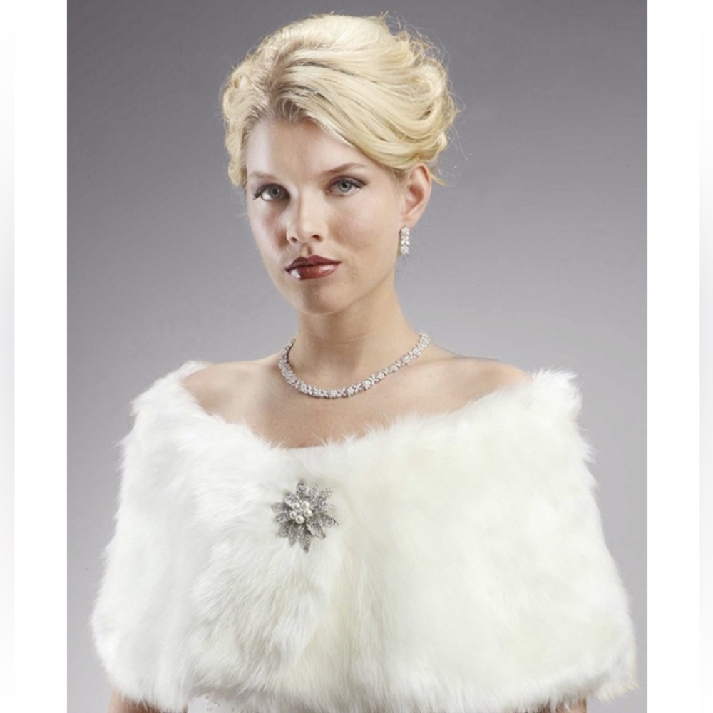NWT Mariell Faux Fur Bridal Wrap With Ivory Crème Fox